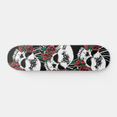 Tribale schedel met Rozen Skateboard (Horizontaal)