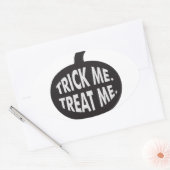 Trick me behandel me B/W Ovale Sticker (Envelop)
