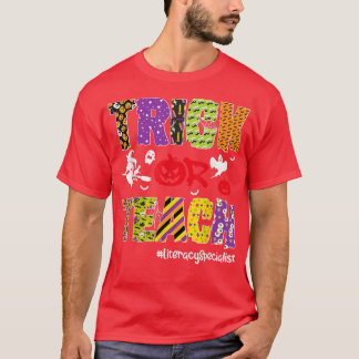 Trick Or Teach Literacy Specialist Halloween Skele T-shirt