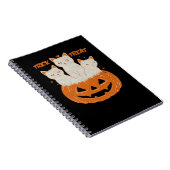 Trick or treat cats Classic T-shirt Notitieboek (Rechterzijde)