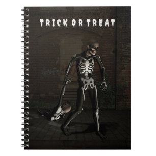 Trick or Treat. Man verkleed als skelet Notitieboek