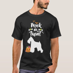 Trick or treat Miniatuur Schnauzer Dog Halloween C T-shirt