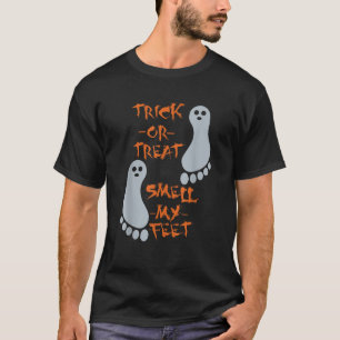 Trick or treat Ruik Mijn Voeten Grappig Halloween  T-shirt
