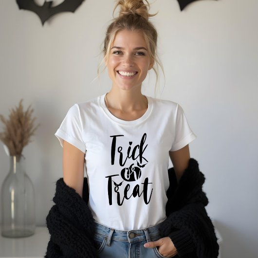 Trick or treat typografisch penseelscript Pompoen Tri-Blend Shirt