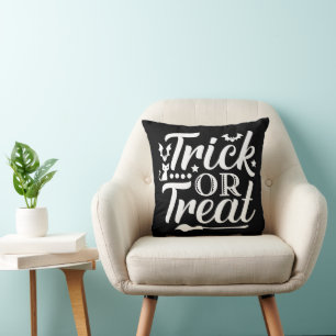 Trick or treat Wit Moderne Typografie Halloween Kussen
