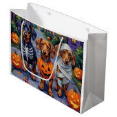 Trick-or-Treating honden tijdens Halloween Groot Cadeauzakje (Voorkant Gekanteld)