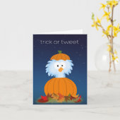 Trick or "Tweet" carte d'Halloween d'oiseau (Fleur jaune)