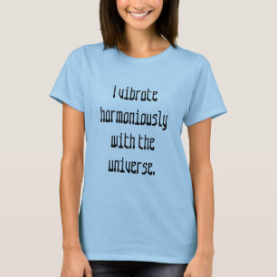 Tril met de t-shirts van het heelalcitaat