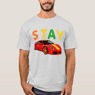 Trillende rode sportwagen met gele strepen t-shirt