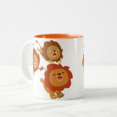 Trio heureux de tasse mignonne de lions de bande (Devant gauche)