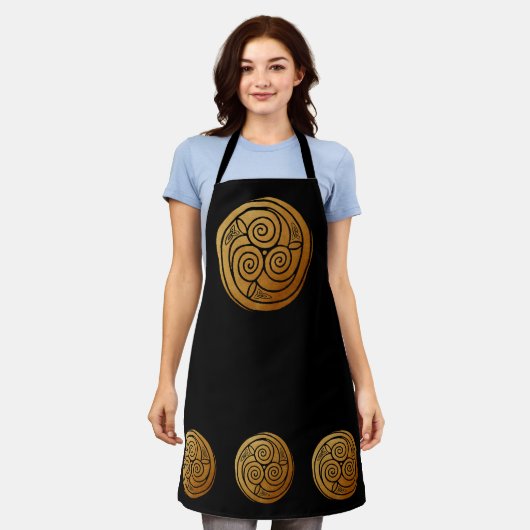 Triple Celtic Knot Swirl Mandala Schort (Gedragen)