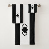 Triple Diamond op zwart & wit gestreept Bad Handdoek (Insitu)