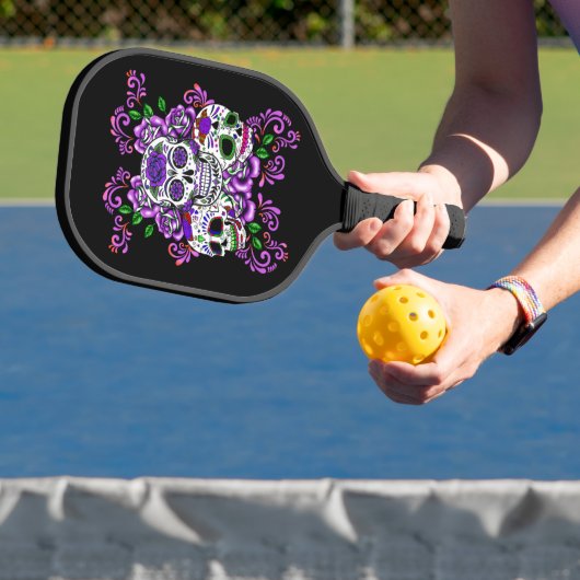 Triple Skull Paars Floral Sugar Skulls Pickleball Paddle (Insitu)