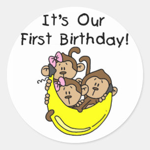 Triplets 1st - Twee meisjes Een Jongen Tshirts en  Ronde Sticker