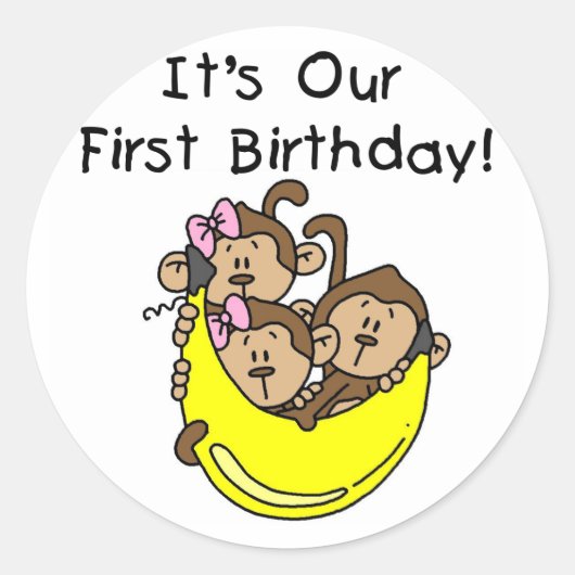 Triplets 1st - Twee meisjes Een Jongen Tshirts en  Ronde Sticker (Voorkant)