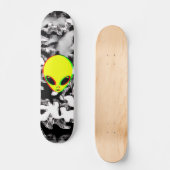 Trippy Alien Camo Skateboard (Recto)