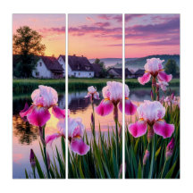 Iris en fleurs au bord d'un lac tranquille au couc