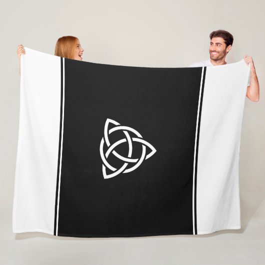 Triquetra Fleece Deken (In situ)