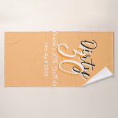 Triste trente orange blanc simple rétro annonce d' (Serviette de bain)