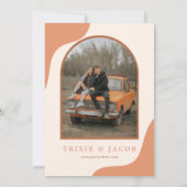 TRIXIE Retro Gebogen Foto Boho Groovy Bruiloft Kaart (Achterkant)