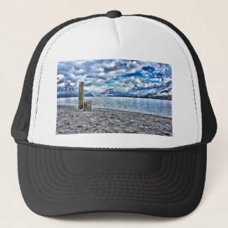 Troebele dag op het meer van de luzerne trucker pet