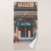 TROIS BICYCLETTES PARKÉES DEVANT L'ÉDIFICE (Serviette de bain)