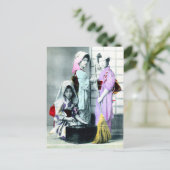 Trois cartes postales Maids (Debout devant)