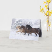 Trois chevaux courent dans la carte de voeux de ne (Fleur jaune)