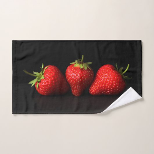 Trois Fraises Sur Btcna Noir (Serviette à main)