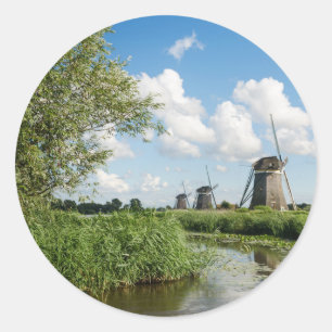 Trois moulins à vent et un autocollant rond de can