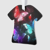 Trois papillons brillants sur l'arrière - plan de  (devant)