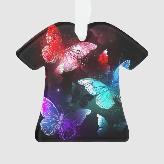 Trois papillons brillants sur l'arrière - plan de  (devant)