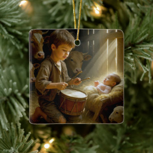 Trommeljongen die op zijn trommel speelt voor het keramisch ornament