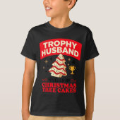 Trophy Retro Husband Fueled By Christmas Tree Cake T-shirt (Voorkant)