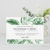Tropical Green Palm Leaf Faire-part de mariage fro (Debout devant)