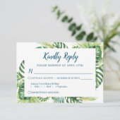 Tropical Greenery Blue Beach Wedding Carte RSVP (Debout devant)