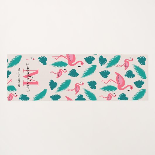 Tropical Leaves Hot Pink Flamingo Modern Monogram Yogamat (Achterkant (horizontaal))