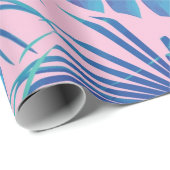 Tropisch blauw Monstera en palmbladeren Roze Cadeaupapier (Rol Hoek)