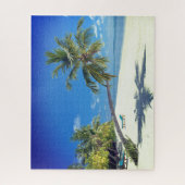 Tropisch eilandstrand met witte zand en palmbomen legpuzzel (Verticaal)