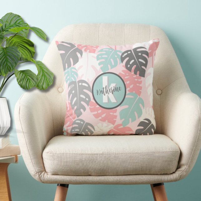 Tropisch monogram initieel kussen (Modern Monogram Pink Monstera Leaf Throw Pillow)