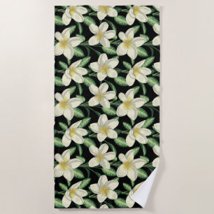 Tropisch naadloos patroon witte bloemen groen blad strandlaken