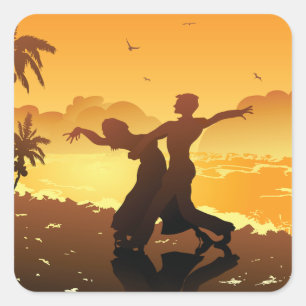 Tropisch Paar dat Danst op Strand bij Zonsondergan Vierkante Sticker