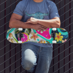 Tropisch paradijs met kleurrijke bloemen en fruit skateboard