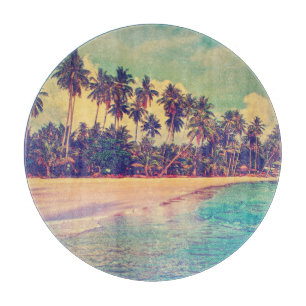 Tropisch paradijs: zee, hotel, strand. snijplank