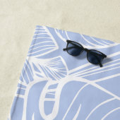 Tropisch Periwinkle Modern Monogram Strandlaken (In situ)