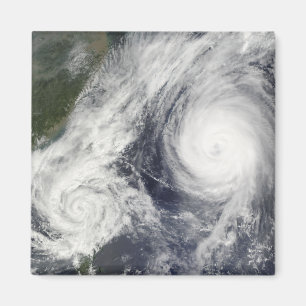 Tropisch Storm Parma en Super Typhoon Melor Magneet