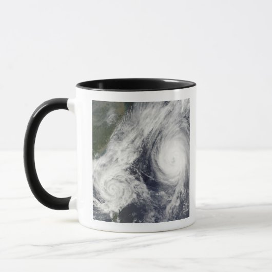 Tropisch Storm Parma en Super Typhoon Melor Mok (Links)