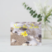 Tropisch strand Bewaar de datum Plumeria Aankondigingskaart (Staand voorkant)