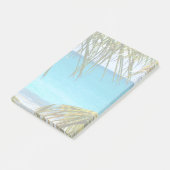 Tropisch strand met handpalmen post-it® notes (Schuin)