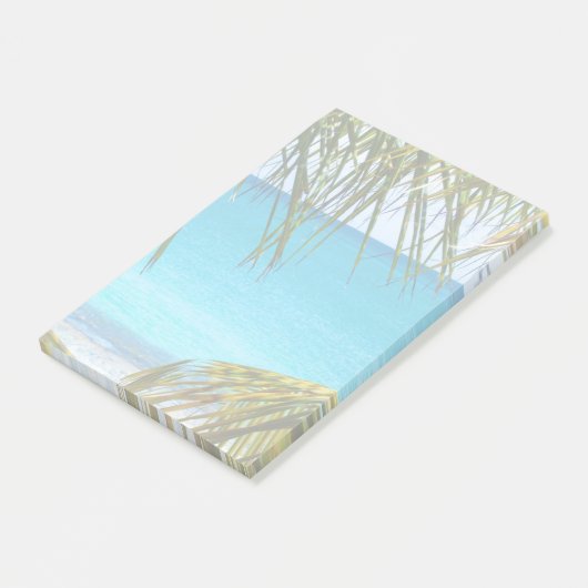 Tropisch strand met handpalmen post-it® notes (Schuin)